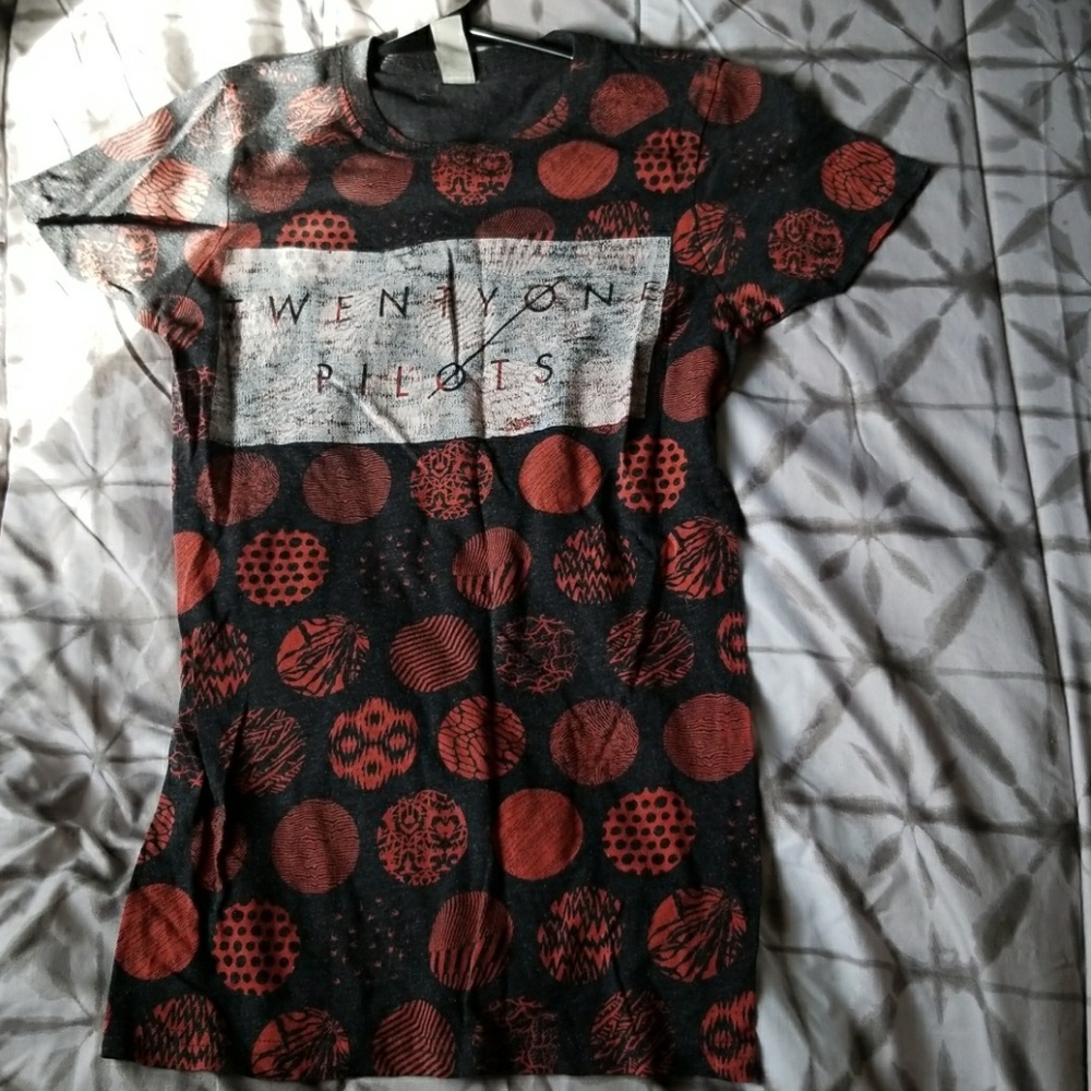 Women's Hot Topic Twentyone Pilots band tee
